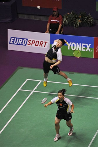 更是對他在 更是對他在